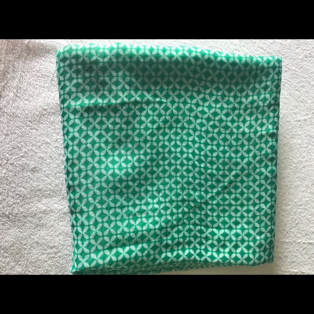 🍀 Green and White long scarf